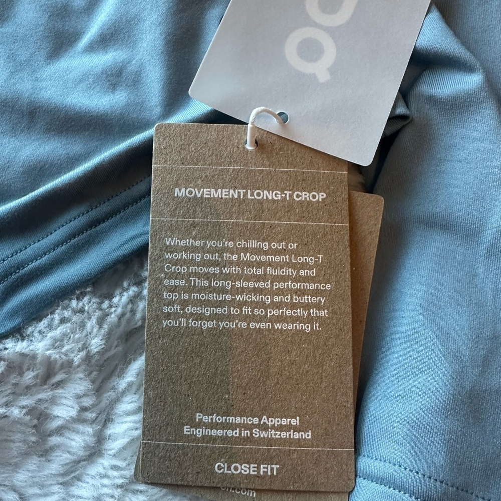 On Cloud Running Women's Long-Sleeve Crop Tee in Dusty Blue - Picture 4 of 7